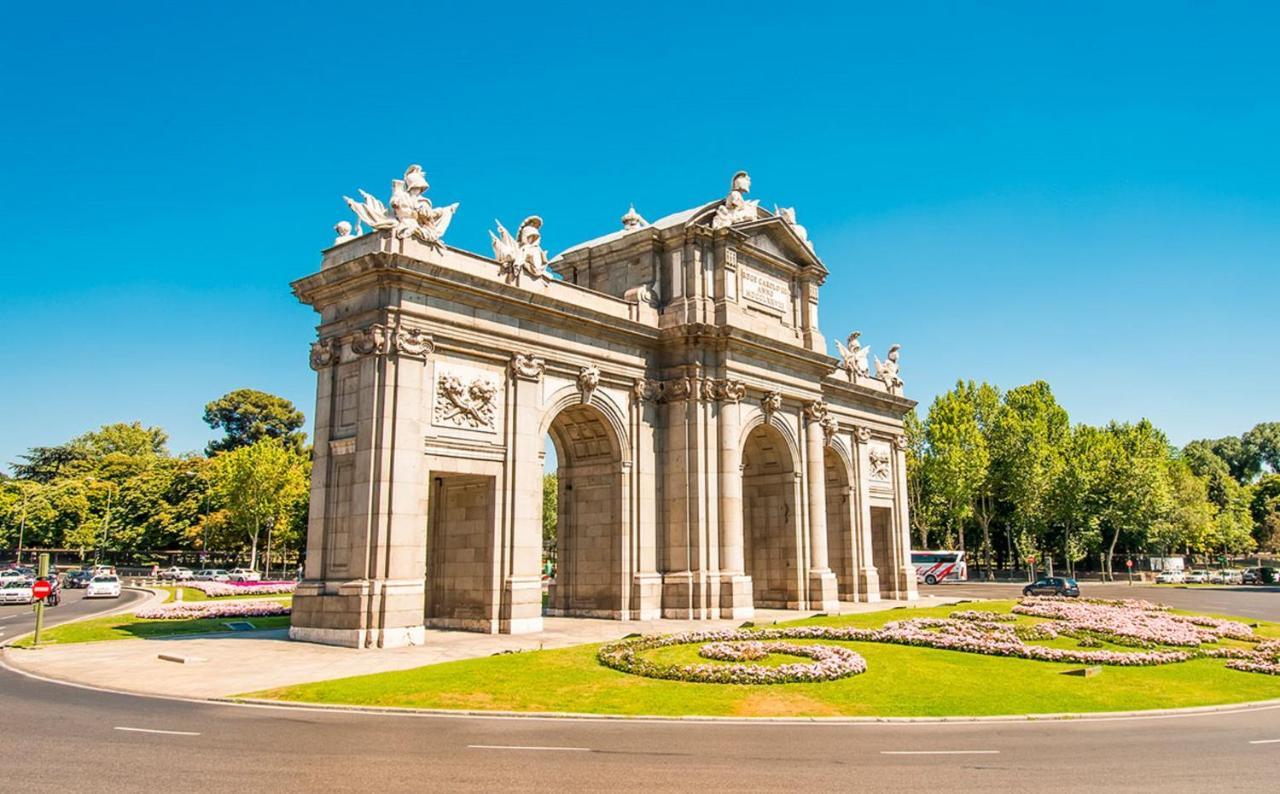 Adosado Cerca Plaza Castilla - Apartamento Cuzco Madrid Kültér fotó